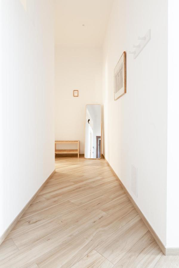 Appartamento Moderno Nel Centro Storico Naples Exterior photo