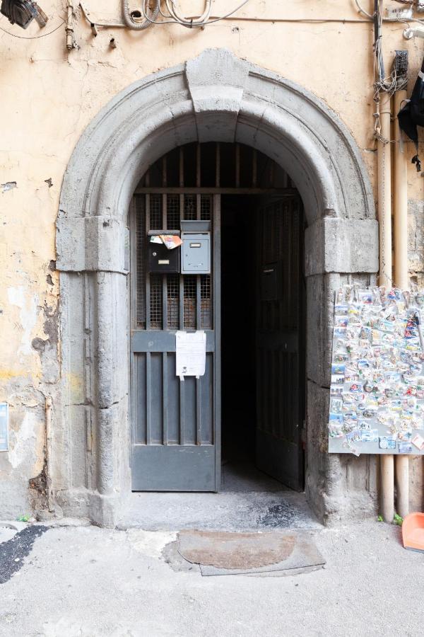 Appartamento Moderno Nel Centro Storico Naples Exterior photo
