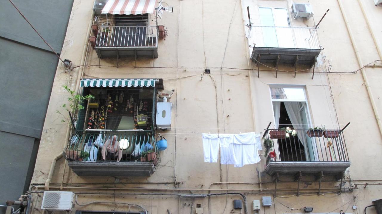 Appartamento Moderno Nel Centro Storico Naples Exterior photo